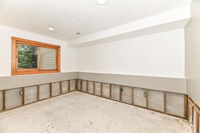 S70W19780 Thornapple COURT, Muskego, WI 53150