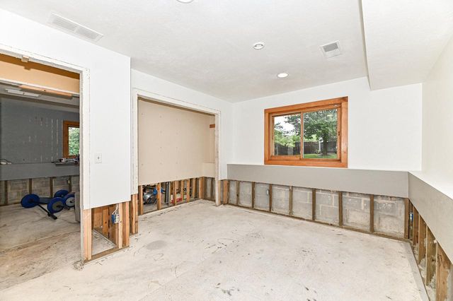 S70W19780 Thornapple COURT, Muskego, WI 53150