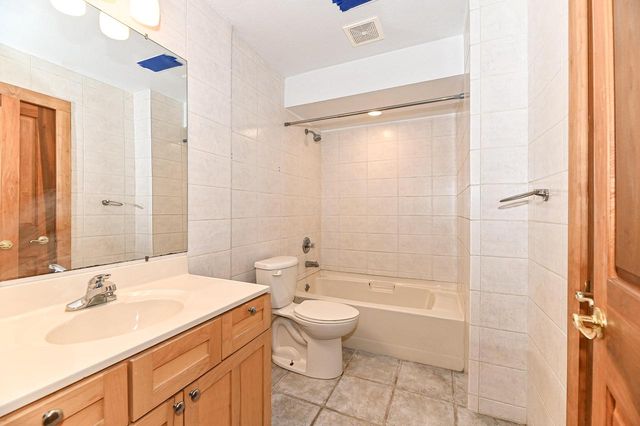 S70W19780 Thornapple COURT, Muskego, WI 53150