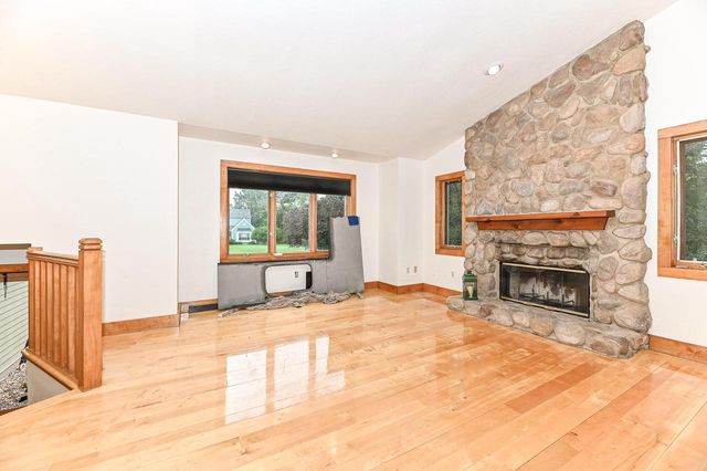 S70W19780 Thornapple COURT, Muskego, WI 53150
