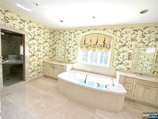 325 Wearimus Road, Ho-ho-kus, NJ 07423