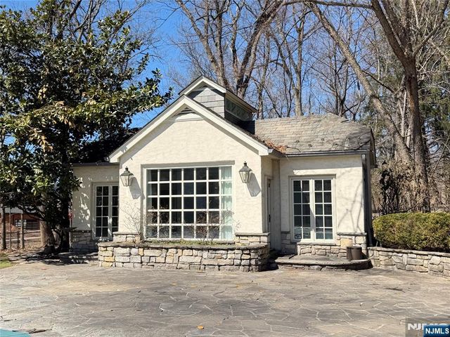 325 Wearimus Road, Ho-ho-kus, NJ 07423