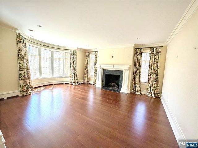 325 Wearimus Road, Ho-ho-kus, NJ 07423