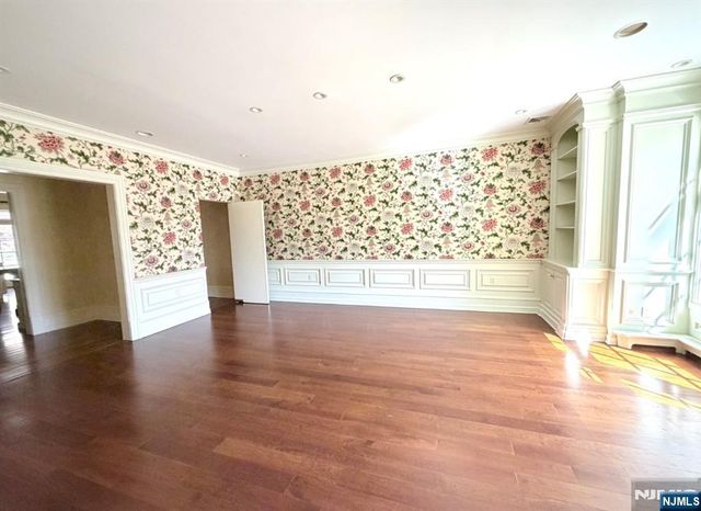 325 Wearimus Road, Ho-ho-kus, NJ 07423