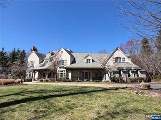 325 Wearimus Road, Ho-ho-kus, NJ 07423