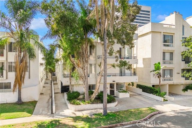 1749 S Bentley Ave, Los Angeles, CA 90025