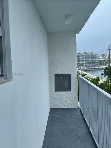 1674 Bay Rd 405, Miami Beach, FL 33139