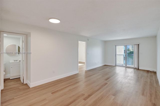 1674 Bay Rd 405, Miami Beach, FL 33139