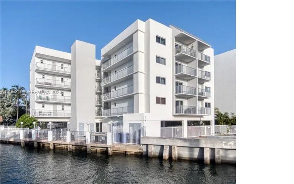 1674 Bay Rd 405, Miami Beach, FL 33139
