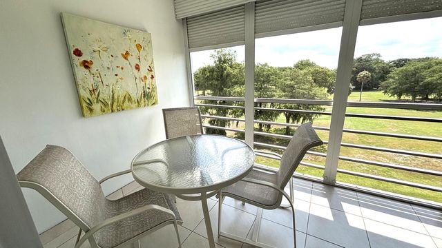 605 OAKS Drive 503, Pompano Beach, FL 33069
