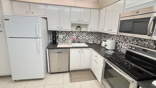 605 OAKS Drive 503, Pompano Beach, FL 33069