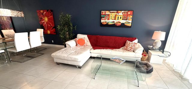 605 OAKS Drive 503, Pompano Beach, FL 33069