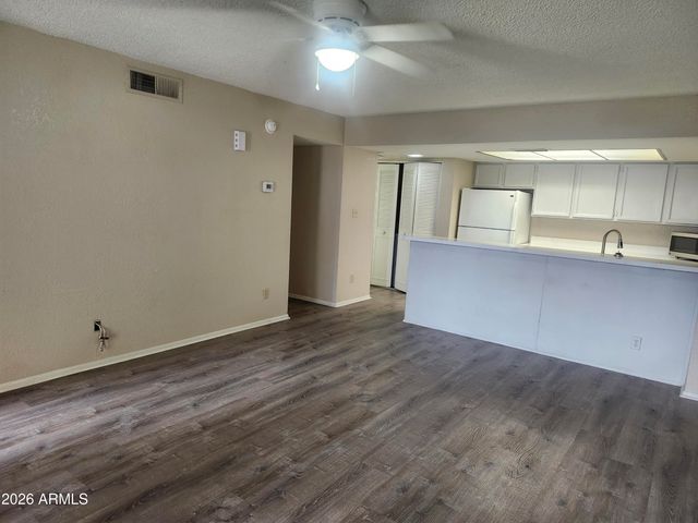 4730 W NORTHERN Avenue 1131, Glendale, AZ 85301
