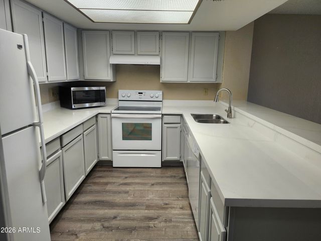 4730 W NORTHERN Avenue 1131, Glendale, AZ 85301