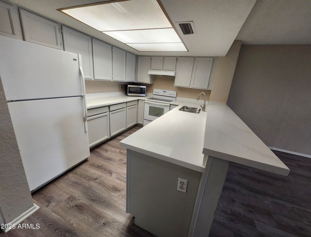 4730 W NORTHERN Avenue 1131, Glendale, AZ 85301