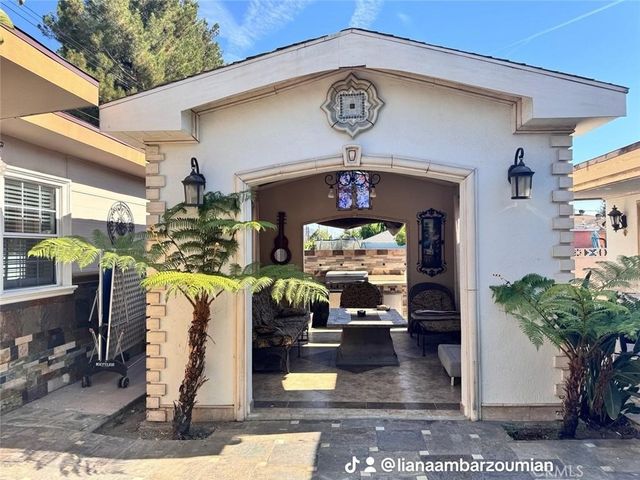 2138 N Frederic, Burbank, CA 91504