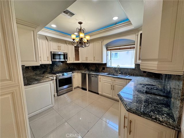 2138 N Frederic, Burbank, CA 91504