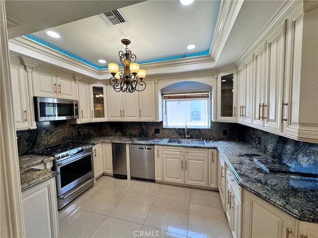 2138 N Frederic, Burbank, CA 91504