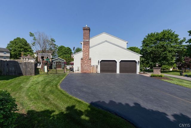 5021 Chesapeake Drive, Clay, NY 13212