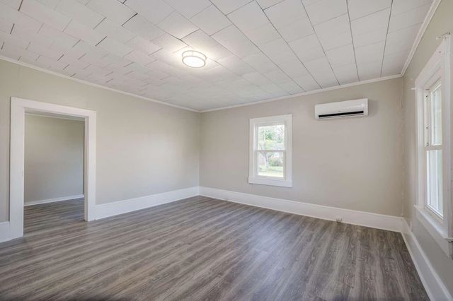 282 Tucapau Road, Wellford, SC 29385