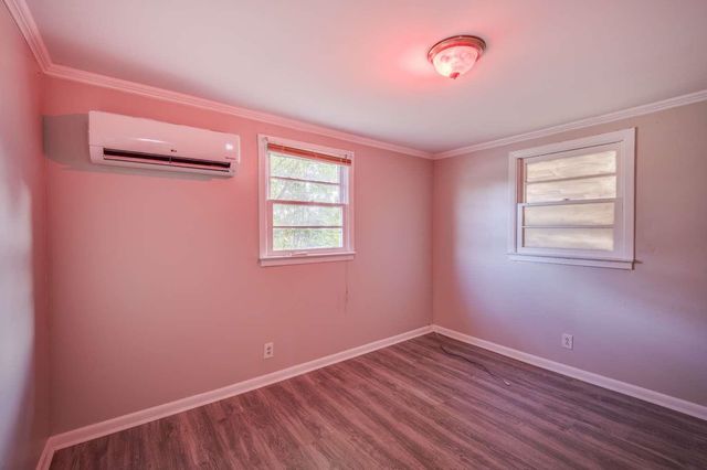 282 Tucapau Road, Wellford, SC 29385