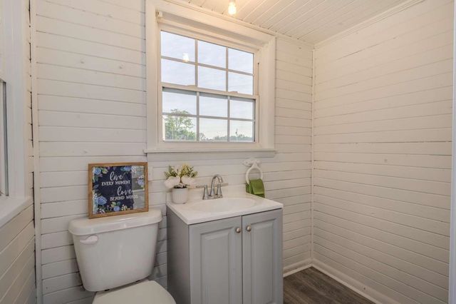 282 Tucapau Road, Wellford, SC 29385