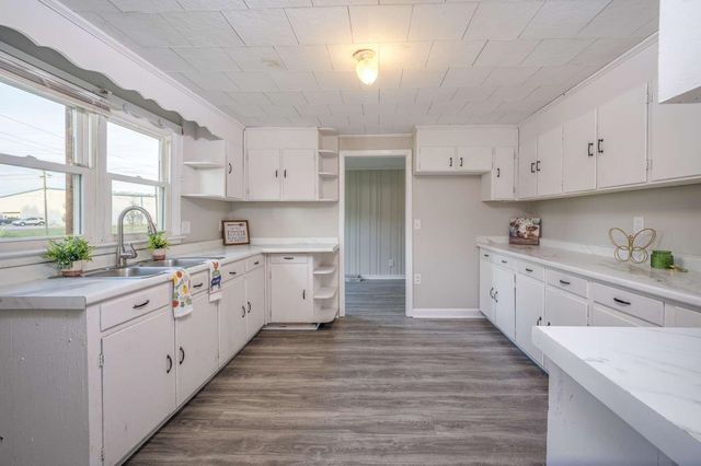 282 Tucapau Road, Wellford, SC 29385