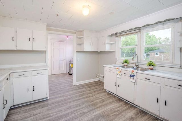 282 Tucapau Road, Wellford, SC 29385