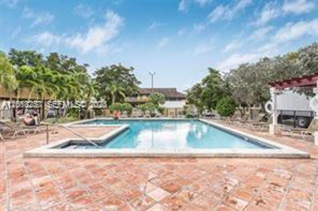 10421 N Kendall Dr C201, Miami, FL 33176