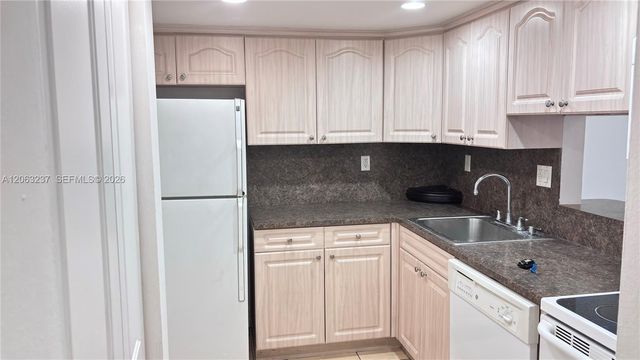 10421 N Kendall Dr C201, Miami, FL 33176