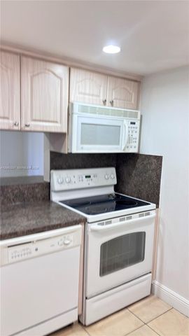 10421 N Kendall Dr C201, Miami, FL 33176