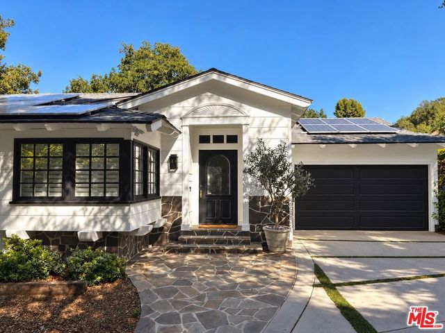 16822 Escalon Drive, Encino, CA 91436