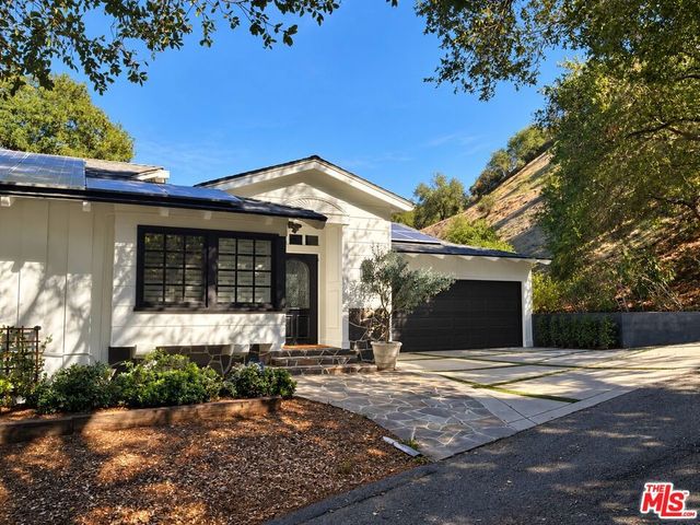 16822 Escalon Drive, Encino, CA 91436
