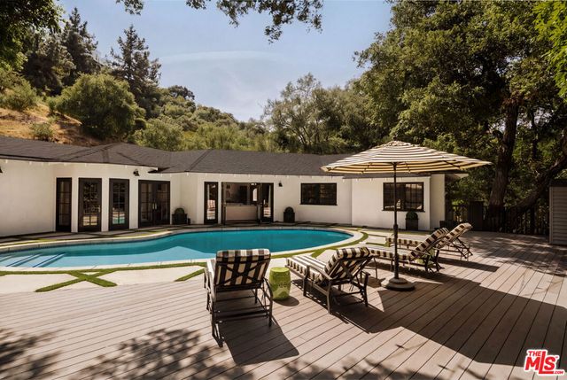 16822 Escalon Drive, Encino, CA 91436