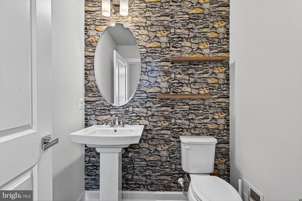 Image 10 of property listing at 6403 TOTTERIDGE ST, Baltimore, MD 21220