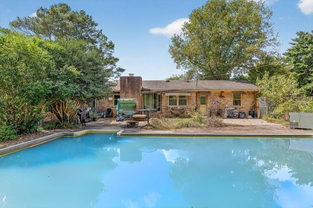 17 West RD, Fayetteville, TN 37334