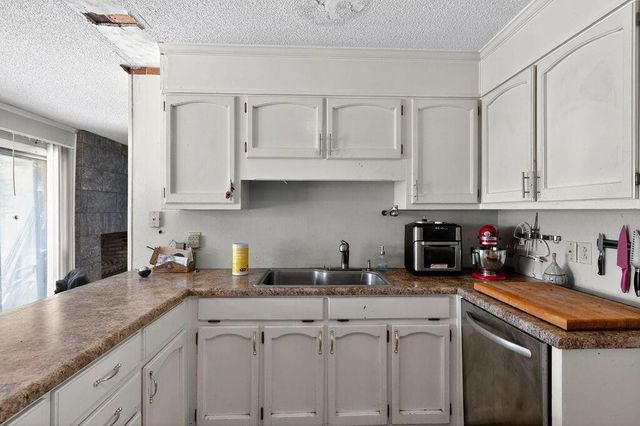 17 West RD, Fayetteville, TN 37334