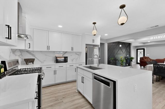 602 N Bagdad Road, Grand Prairie, TX 75050