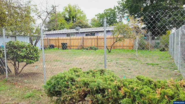 1748 Bellevue St SE, Salem, OR 97301