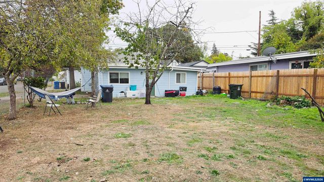 1748 Bellevue St SE, Salem, OR 97301