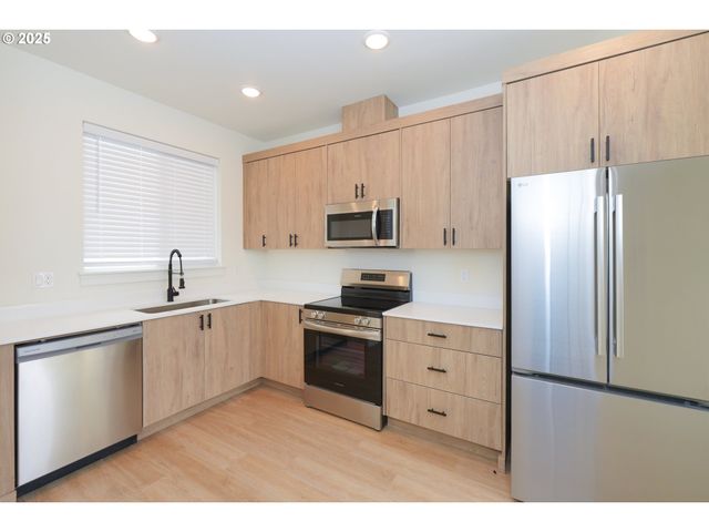 2385 Se 135TH Ave 8, Portland, OR 97233