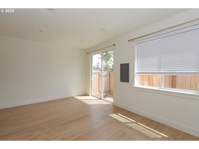 2385 Se 135TH Ave 8, Portland, OR 97233