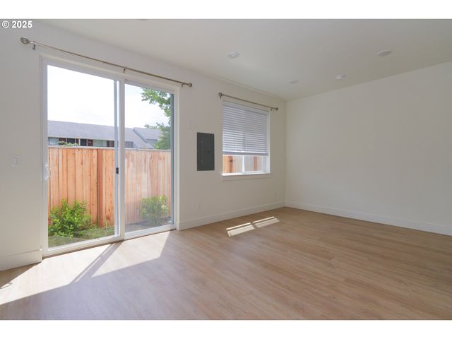 2385 Se 135TH Ave 8, Portland, OR 97233