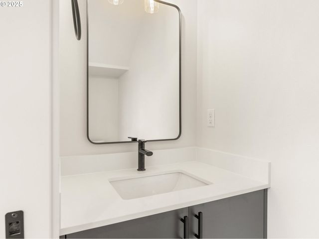 2385 Se 135TH Ave 8, Portland, OR 97233