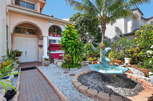 120 ISOLA Circle, Royal Palm Beach, FL 33411