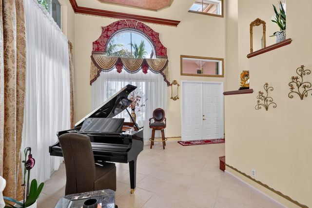 120 ISOLA Circle, Royal Palm Beach, FL 33411