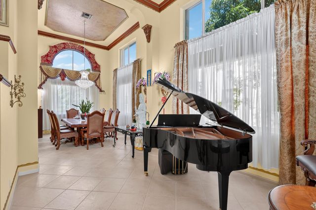 120 ISOLA Circle, Royal Palm Beach, FL 33411