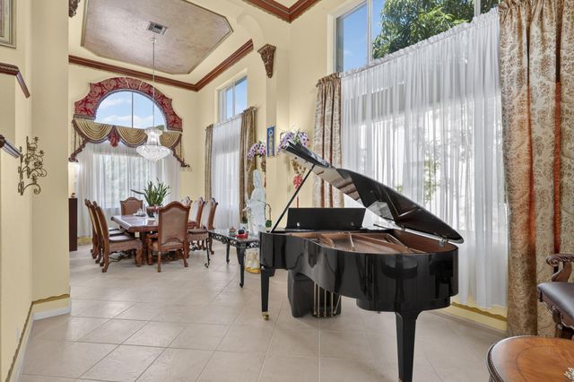 120 ISOLA Circle, Royal Palm Beach, FL 33411