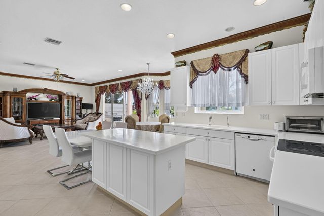 120 ISOLA Circle, Royal Palm Beach, FL 33411