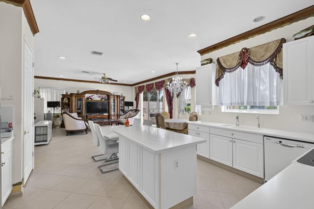 120 ISOLA Circle, Royal Palm Beach, FL 33411